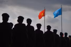 Hai sĩ quan Việt Nam làm nhiệm vụ tại phái bộ huấn luyện Liên minh châu Âu