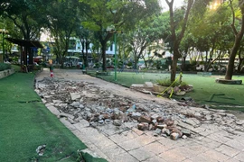 Cảnh nhếch nhác, xuống cấp tại hai công viên lớn ở Hà Nội