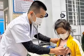 Quảng Bình: Bé 8 tuổi bị sốc phản vệ sau khi ăn mì gói