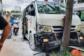 Kẻ ngáo đá vào bệnh viện trộm xe cấp cứu