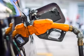 Ngày 12/3, giá xăng tiếp tục lập kỷ lục mới?