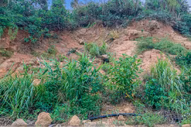 Cận cảnh những điểm nguy cơ sạt lở cao trên đèo Hải Vân 