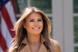 Vẻ đẹp của Đệ nhất phu nhân Mỹ vừa bước sang tuổi 50