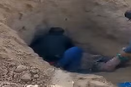 Nghịch tử chôn sống mẹ già trong ngôi mộ hoang 