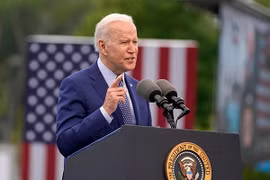 Tổng thống Biden đảo ngược quyết định về người tị nạn
