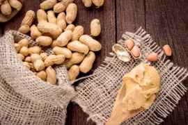 Điều gì xảy ra khi ăn quá nhiều đậu phộng?