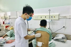 Người đàn ông mắc whitmore, sốt cao một tháng