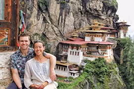 Chuyện gì đang xảy ra với vương quốc hạnh phúc?