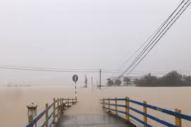 Nhiều nơi ở Khánh Hòa ngập lụt sau bão số 12