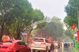 Đắk Lắk Mưa trắng trời, nhiều người phải hủy kế hoạch du lịch