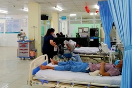 7 du khách Hà Nội nhập viện tại Đà Nẵng nghi bị ngộ độc thực phẩm