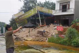 Lào Cai: Nguy cơ sạt lở nghiêm trọng, nhiều hộ dân phải sơ tán