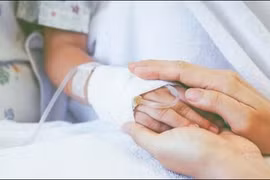 Chưa tìm ra nguyên nhân khiến bé 10 tuổi hôn mê sau mổ ruột thừa