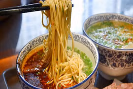 “Bóc phốt” loạt chủ quán TQ bỏ thuốc phiện vào đồ ăn thực khách