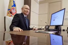 Ông Putin bỏ phiếu trực tuyến trong bầu cử Tổng thống Nga