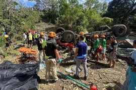 Xe tải lao xuống vách đá ở Philippines, 14 người thiệt mạng