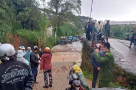 Tài xế xe tải bị nước cuốn mất tích khi qua đập tràn