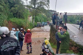 Tài xế xe tải bị nước cuốn mất tích khi qua đập tràn