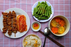 Phát sốt với mâm cơm độc thân của thầy giáo trẻ 