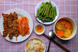 Phát sốt với mâm cơm độc thân của thầy giáo trẻ 