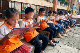 “Thư viện từ những bông hoa” – hạnh phúc là được cho đi