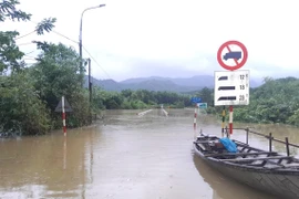 Mưa lớn, hàng loạt quốc lộ ở Quảng Nam, Quảng Ngãi ngập sâu