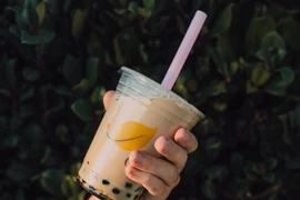 Hoa mắt chóng mặt, đau bụng sau khi uống... trà sữa