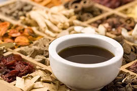 Dùng thuốc nam trị sỏi thận, bệnh nhân nữ bị hoại tử da toàn thân