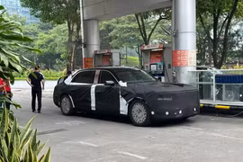 Hồng Kỳ N701 của Chủ tịch Tập Cận Bình đổ xăng tại Hà Nội