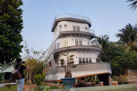 Chiêm ngưỡng "ngôi nhà du thuyền" 5 tỷ độc đáo ở miền Tây