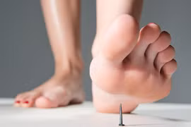 Tình trạng người bệnh bị uốn ván do giẫm phải chiếc đinh nhỏ rỉ đã ổn định sau điều trị