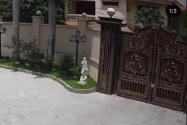 Bên trong biệt thự đồ sộ của Linh Rin và Phillip Nguyễn