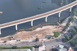 Hà Nội yêu cầu làm rõ vụ lấp 6.500 m2 hồ Hoàng Cầu