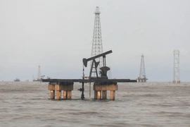 Giá dầu tăng do lo ngại chiến tranh Trung Đông