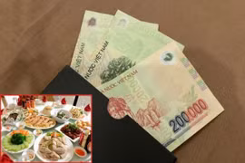 Mời đồng nghiệp cũ đi ăn cưới, cô dâu khóc ròng khi nhận được thứ này