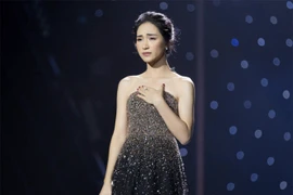 Hòa Minzy sang Hàn Quốc chụp ảnh cưới cùng bạn trai đại gia?