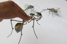 Giảng viên đại học tạo mô hình từ phế thải kim loại