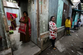 Video: Bên trong một trong những nhà thổ lớn nhất thế giới ở Bangladesh