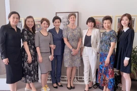 Hot girl trà sữa bị chê khi chụp ảnh với giới thượng lưu