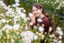 Hot girl Tuyên Quang diện áo bà ba bên cúc họa mi