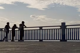 Tranh thủ đi làm kiếm thêm dịp Tết, người đàn ông hối hận cả đời