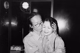 Khánh Ly mua vé máy bay về viếng tang Trịnh Công Sơn rồi lại hủy