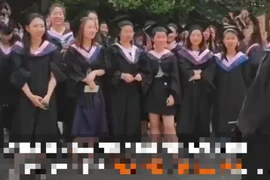 Nam sinh bất ngờ xin lỗi các bạn nữ vì lý do buồn cười này