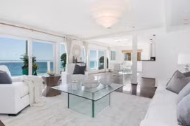 "Đột nhập" biệt thự nghỉ mát sang trọng của Jennifer Lopez