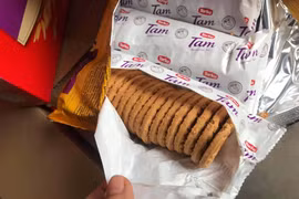 Hô biến hạn sử dụng cho 3 tấn bánh quy hết date