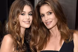 Cựu siêu mẫu Cindy Crawford hối tiếc vì chụp ảnh khỏa thân