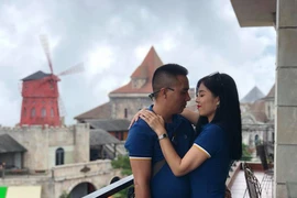 MC Hoàng Linh liên tục làm điều bất ngờ dành tặng hôn phu