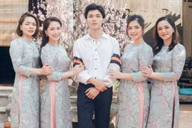 Khoe ảnh gia đình nhưng em trai Hòa Minzy lại chiếm trọn spotlight