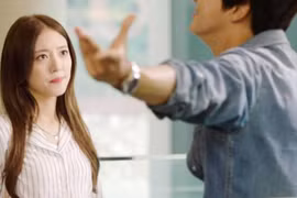 Vợ trẻ liên tục đẽo tiền khiến chồng đứng không vững