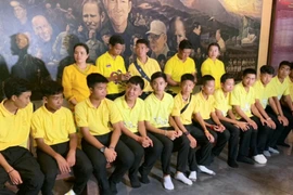 Video: Đội bóng Thái Lan 1 năm sau ngày bị mắc kẹt trong hang chấn động